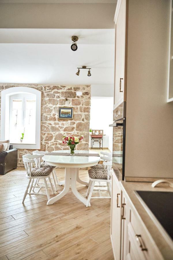 Apartment Vintage Kaštela Exteriör bild